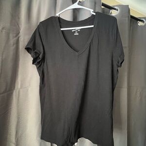 Universal Thread Women's Black V-Neck Tee